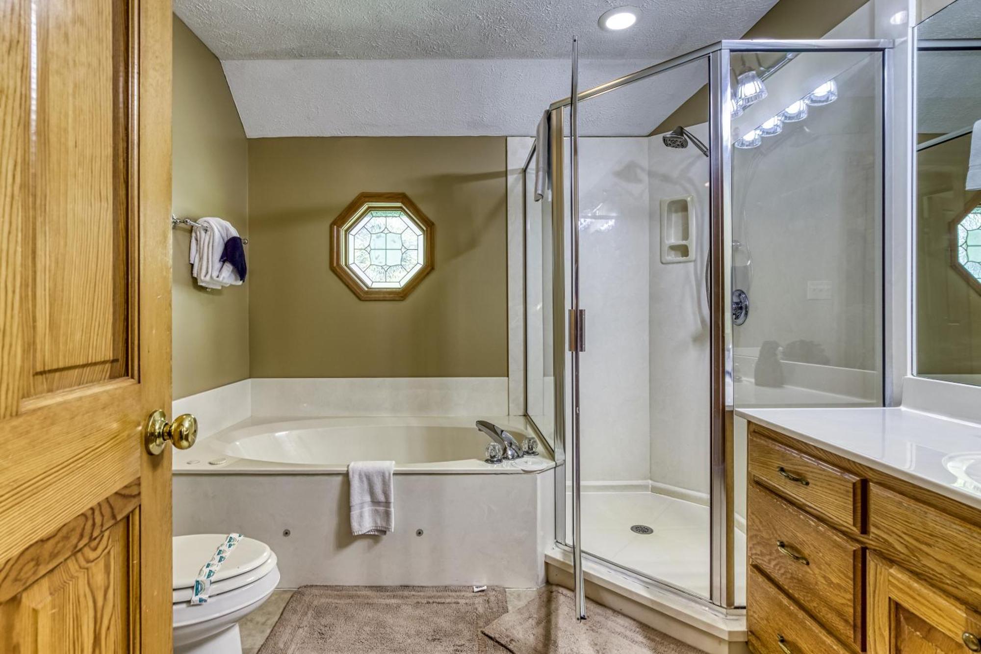 Stones Throw- Get 1089 In Free Attraction Tickets, Dollywood And More, Pool, Game Holiday home *
