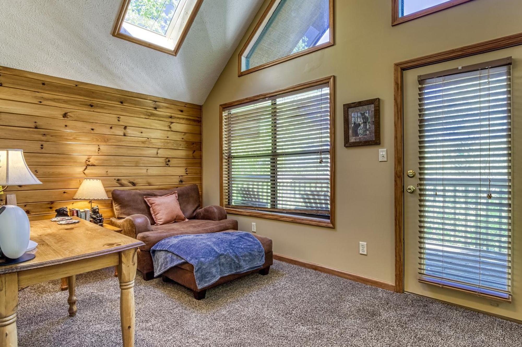 Holiday home Stones Throw- Get 1089 In Free Attraction Tickets, Dollywood And More, Pool, Game *
