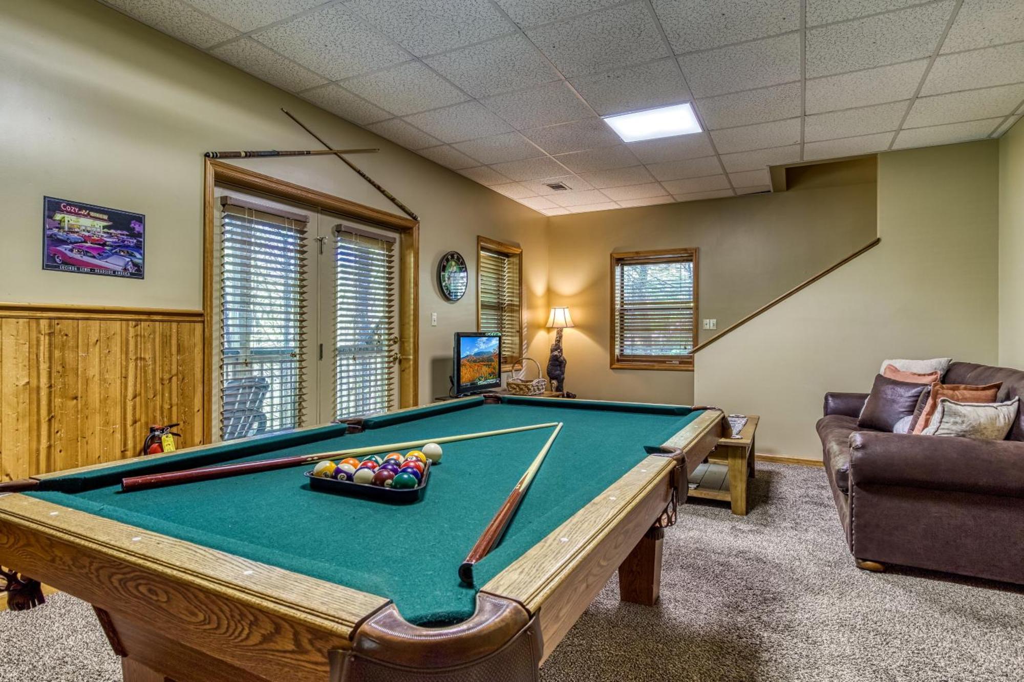 Stones Throw- Get 1089 In Free Attraction Tickets, Dollywood And More, Pool, Game Pigeon Forge
