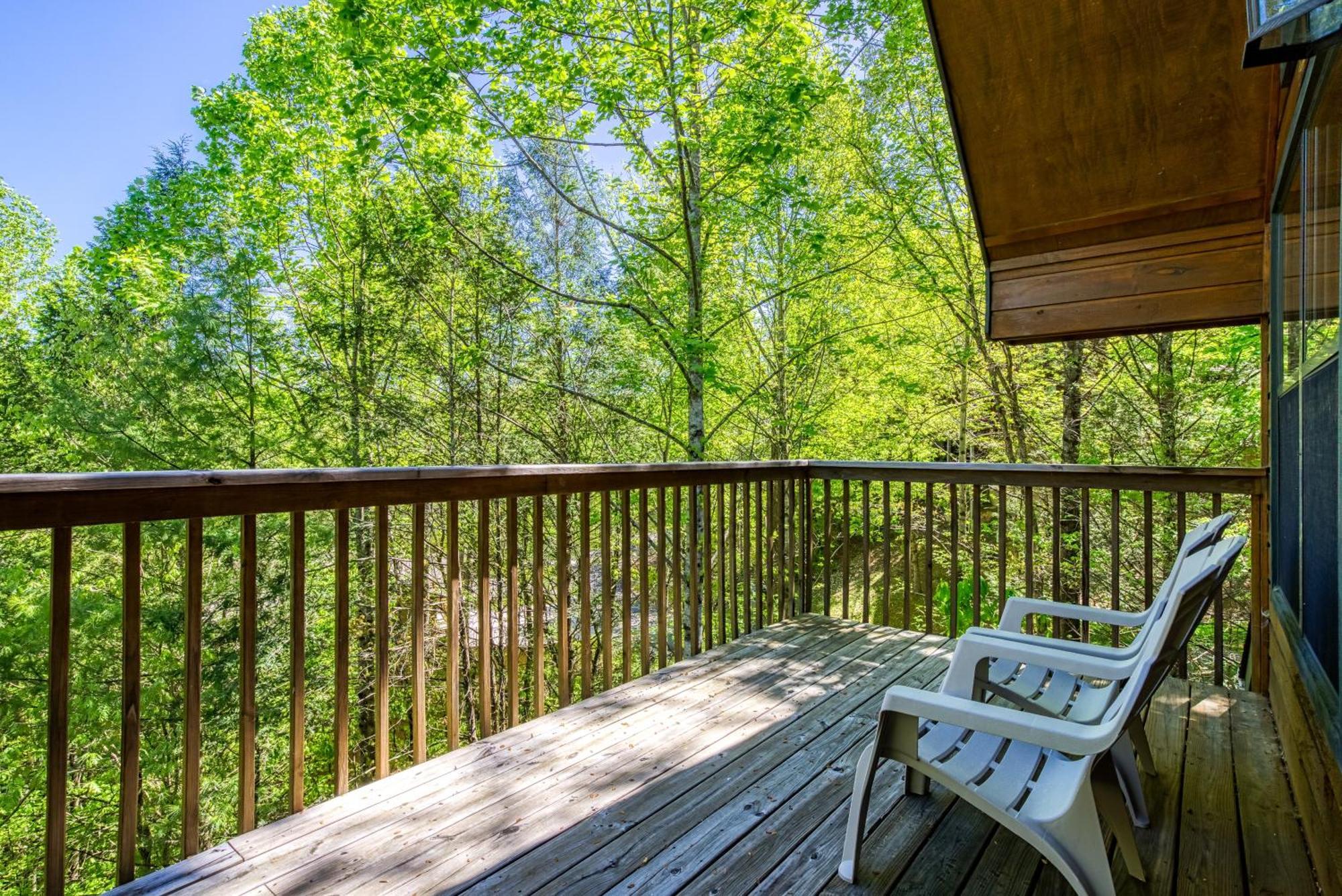 Stones Throw- Get 1089 In Free Attraction Tickets, Dollywood And More, Pool, Game *