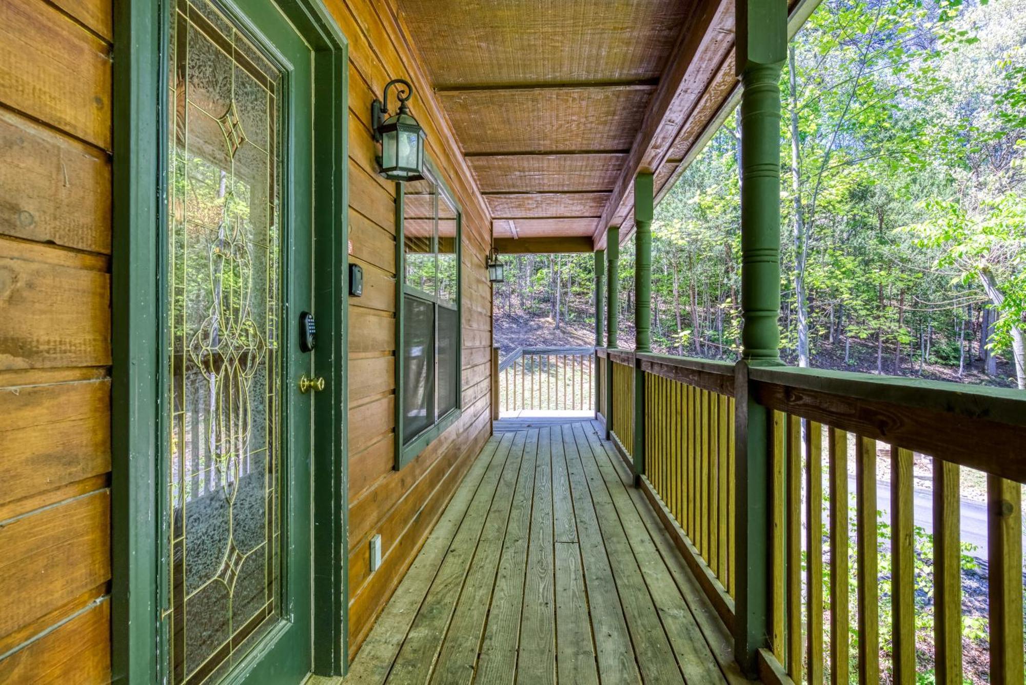 Stones Throw- Get 1089 In Free Attraction Tickets, Dollywood And More, Pool, Game Holiday home