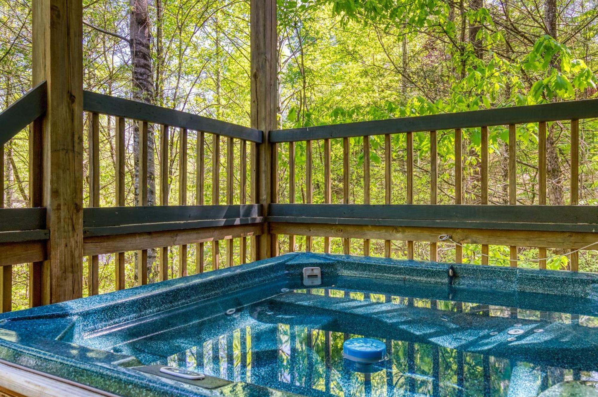 Holiday home Stones Throw- Get 1089 In Free Attraction Tickets, Dollywood And More, Pool, Game *