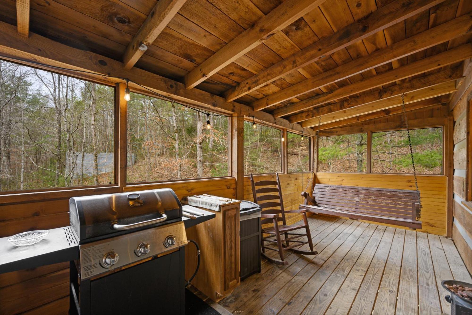 The Robins Nest With Hot Tub Holiday home Pigeon Forge