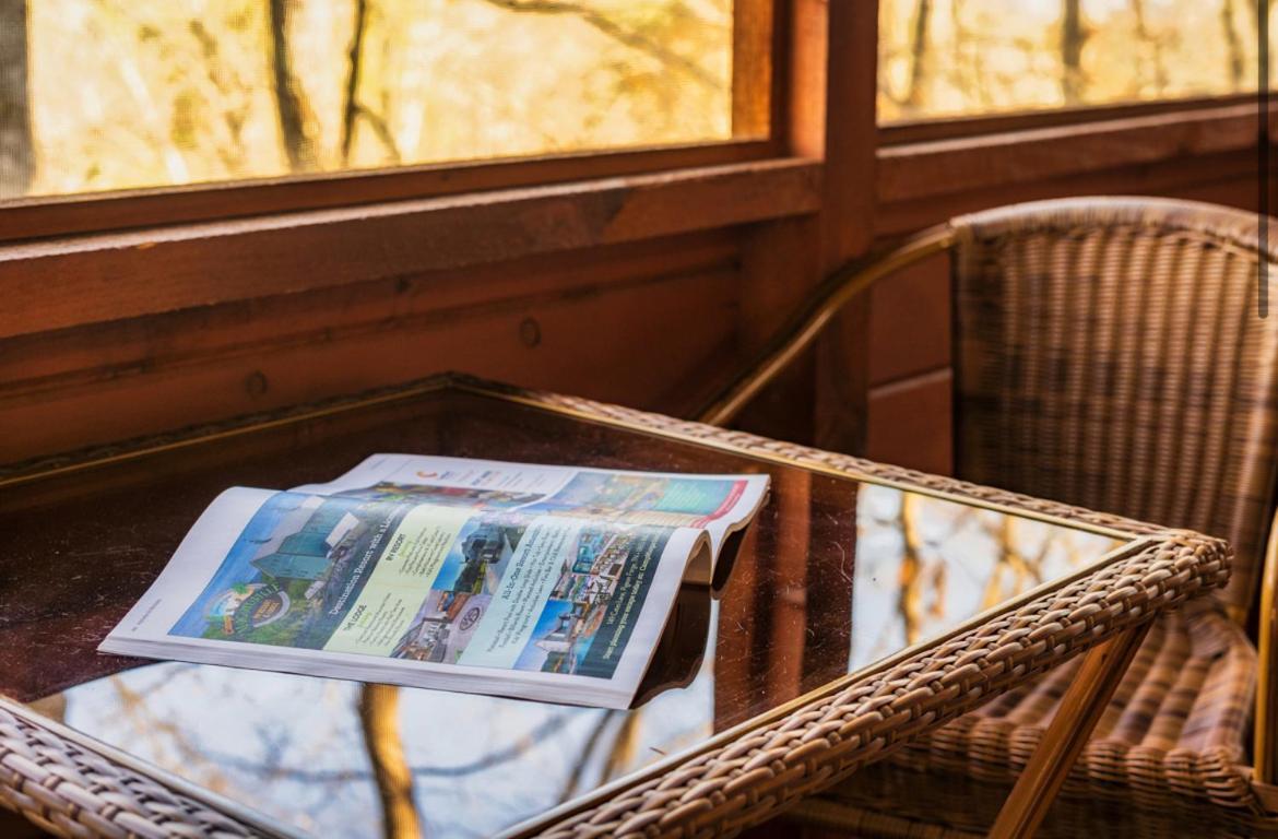 Waterfront Honeymoon Cabin~fishing~hot Tub~games Holiday home *