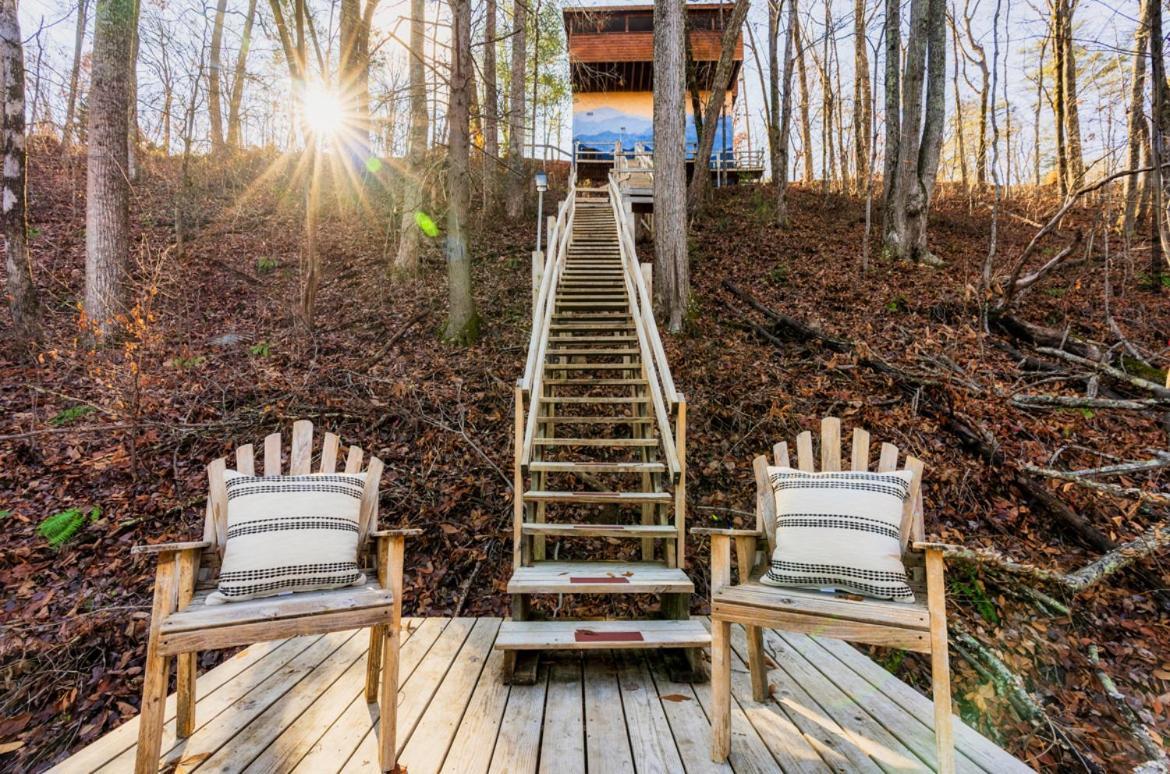 Waterfront Honeymoon Cabin~fishing~hot Tub~games *