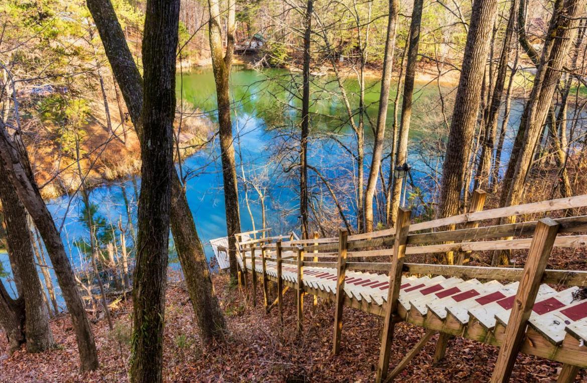 Waterfront Honeymoon Cabin~fishing~hot Tub~games Pigeon Forge