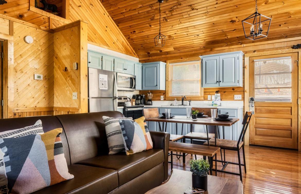 Holiday home Waterfront Honeymoon Cabin~fishing~hot Tub~games