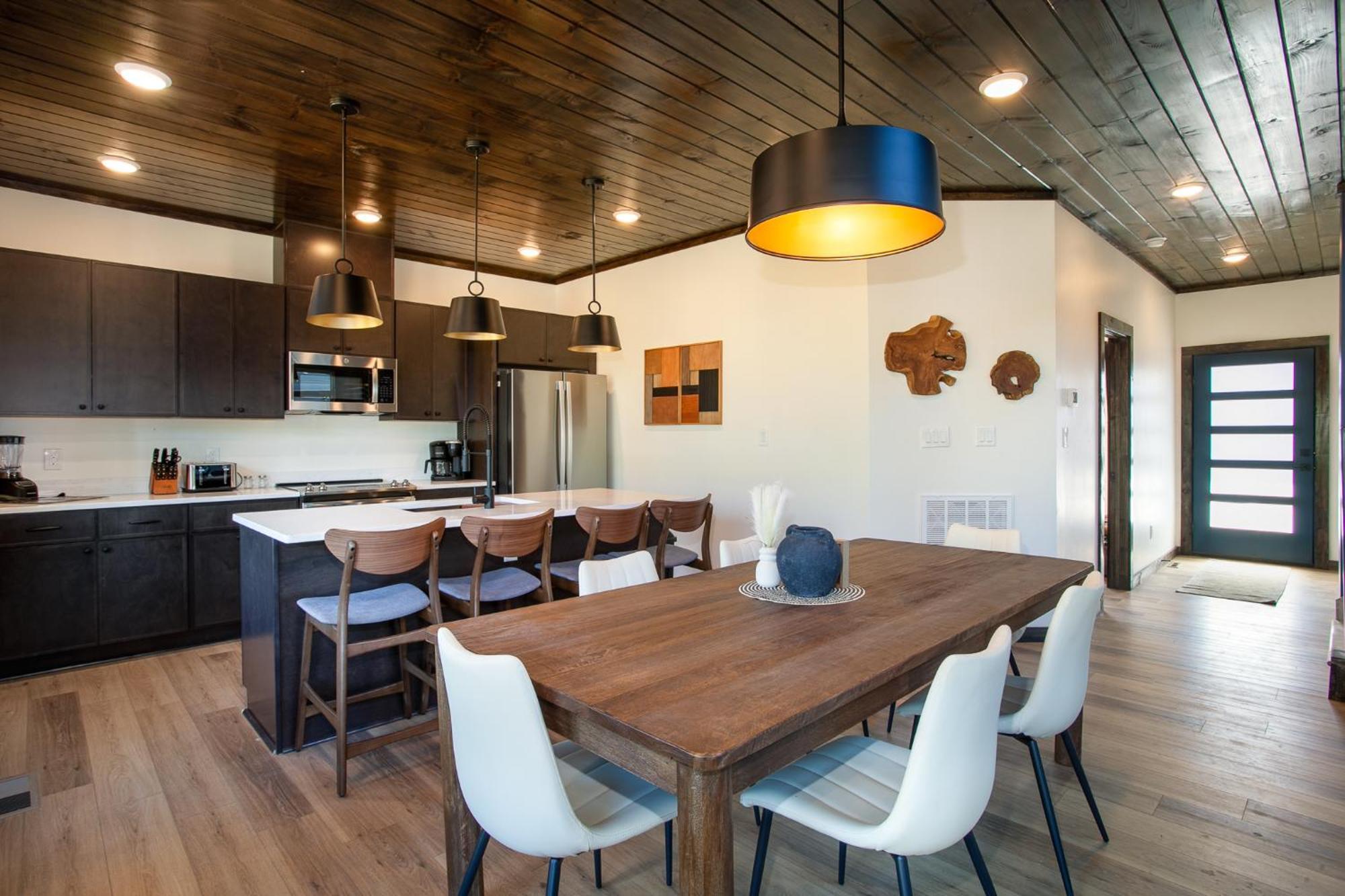 Mountain Luxury Prime: Pool, Hottub, Arcade & Holiday home *