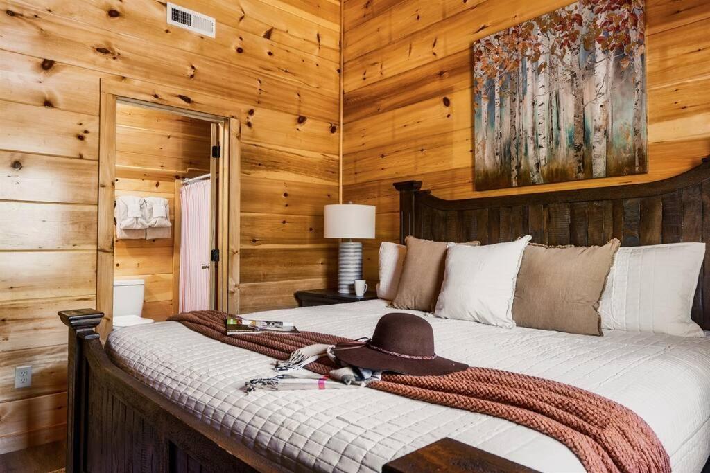 Holiday home 5 Ensuite Bedrooms, Hot Tub, Dog Friendly *