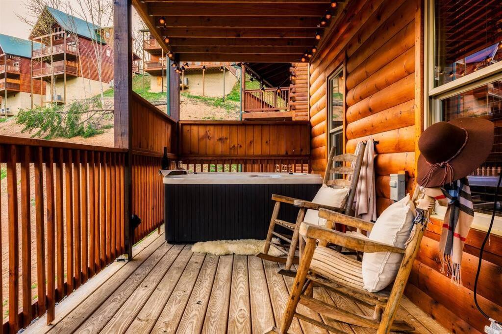 5 Ensuite Bedrooms, Hot Tub, Dog Friendly Holiday home Pigeon Forge
