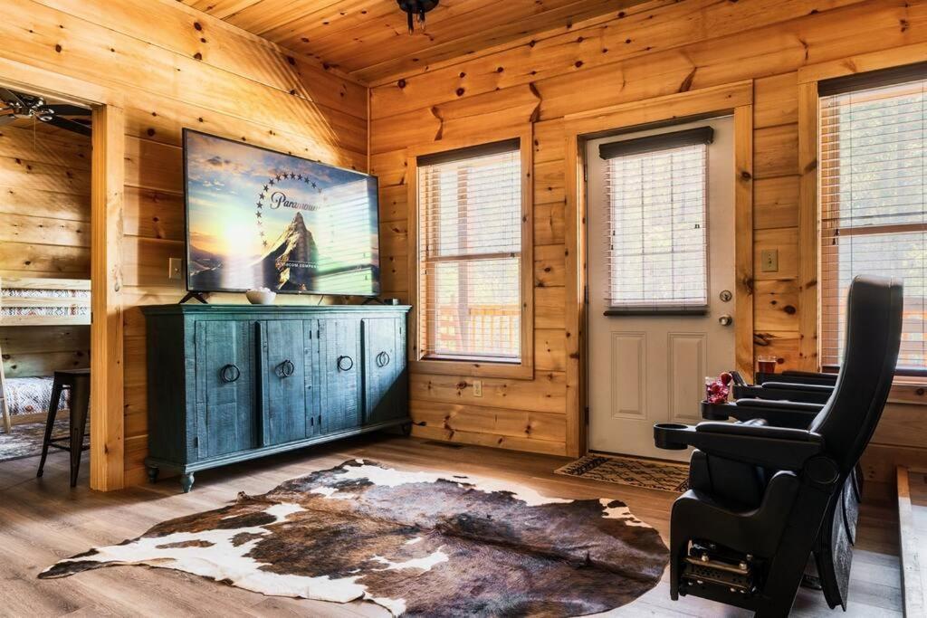Holiday home 5 Ensuite Bedrooms, Hot Tub, Dog Friendly