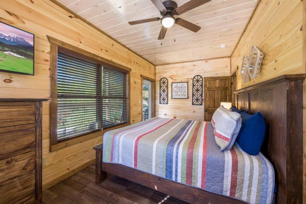 Dog Friendly, 3-decks, Indoor Pool, Hot Tub With Arcade Villa Pigeon Forge