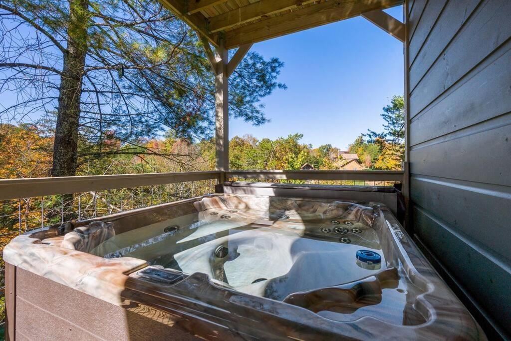 Dog Friendly, 3-decks, Indoor Pool, Hot Tub With Arcade Pigeon Forge