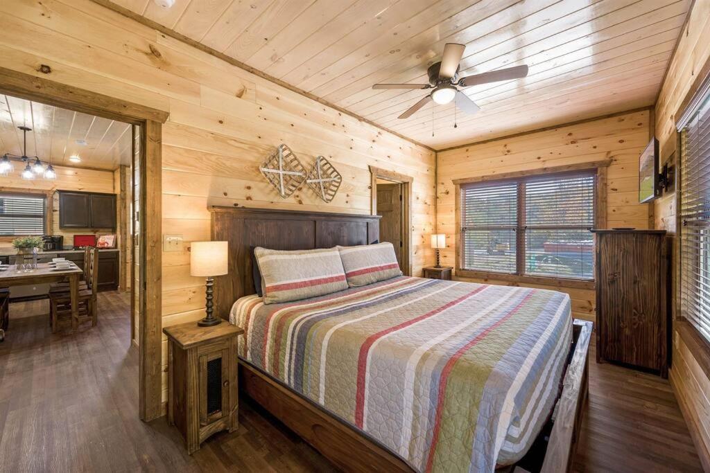 Dog Friendly, 3-decks, Indoor Pool, Hot Tub With Arcade * Pigeon Forge