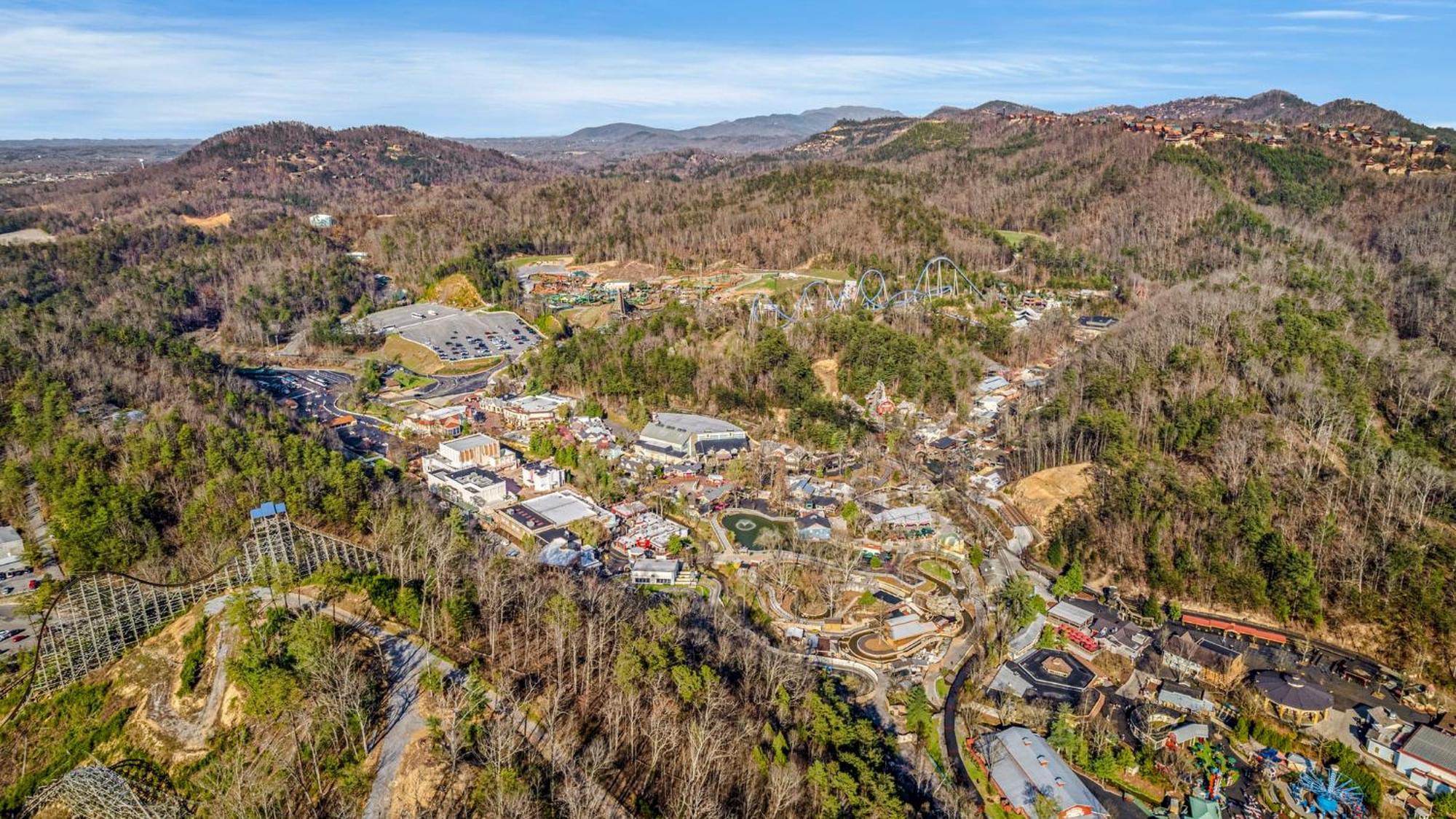Pinecrest Townhomes-1king-2queen Unit-updated * Pigeon Forge