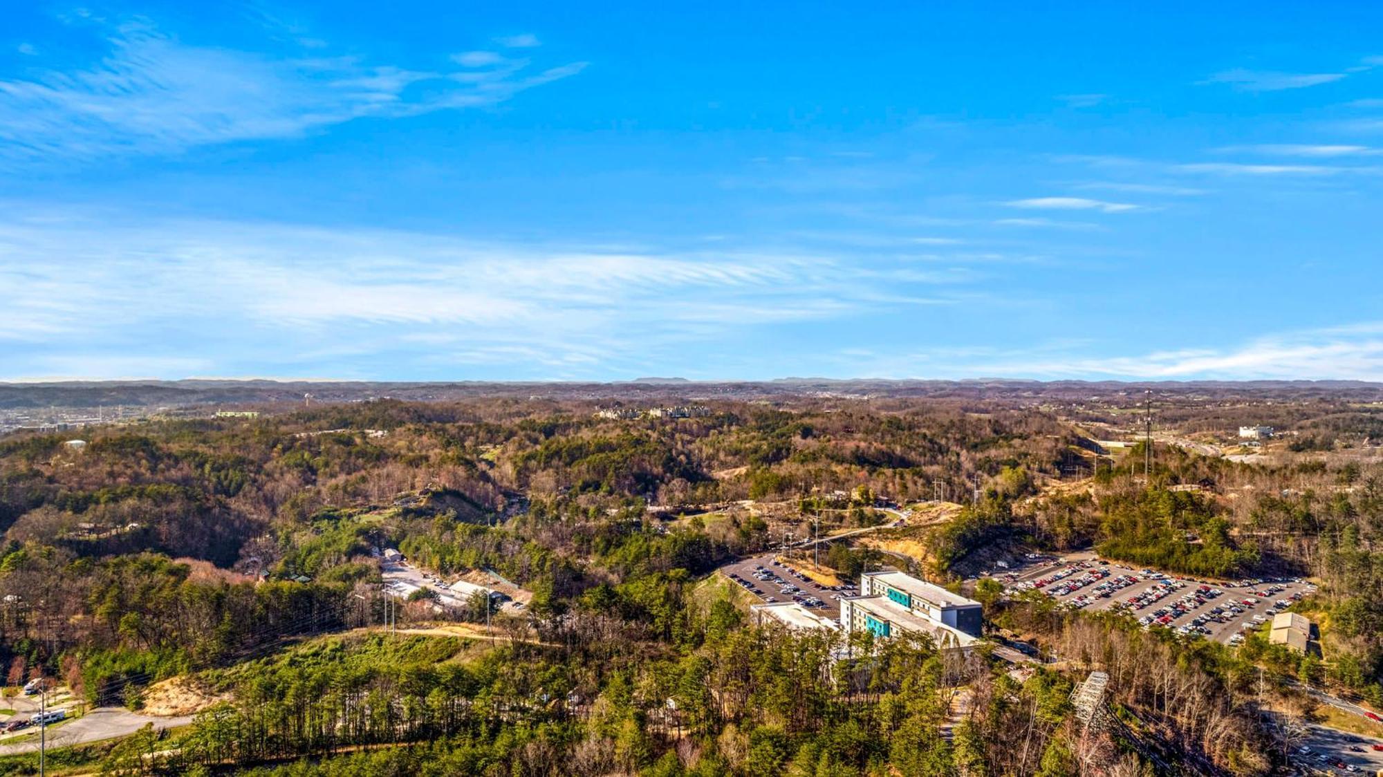 Pinecrest Townhomes-1king 2bunk Unit Holiday home Pigeon Forge