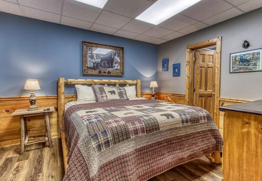 Another Day In Bearadise- 1089 Of Free Attraction Tickets For Each Paid Day, Dollywood And More! Holiday home