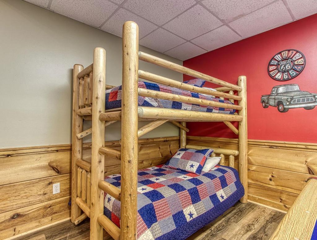 Holiday home Another Day In Bearadise- 1089 Of Free Attraction Tickets For Each Paid Day, Dollywood And More! *