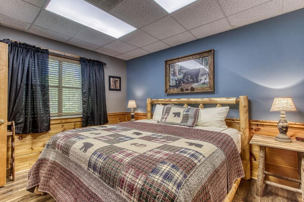 Another Day In Bearadise- 1089 Of Free Attraction Tickets For Each Paid Day, Dollywood And More! Holiday home