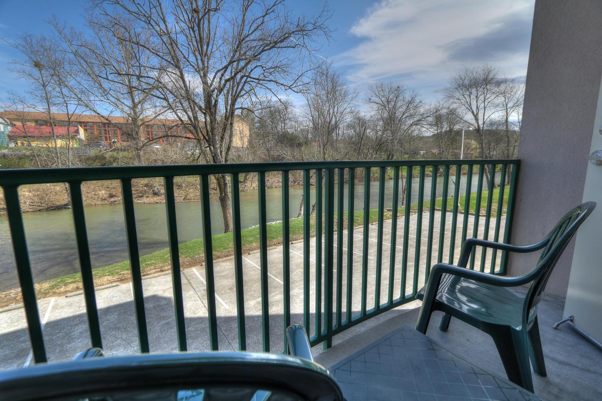 Hotel Pigeon River