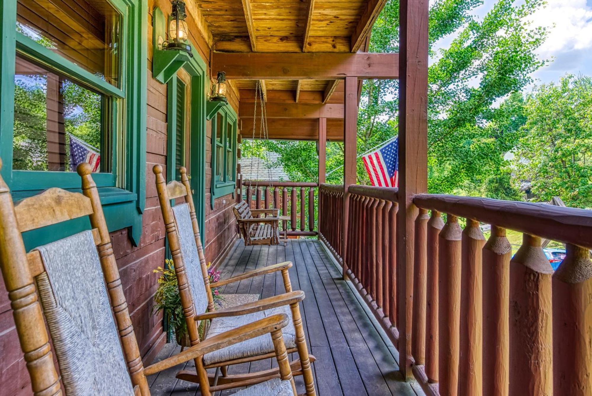 Holiday home Bridgewood Cabin, Hot Tub, 1089 Of Free Attraction Tickets For Each Paid Day, Dollywood And More! *