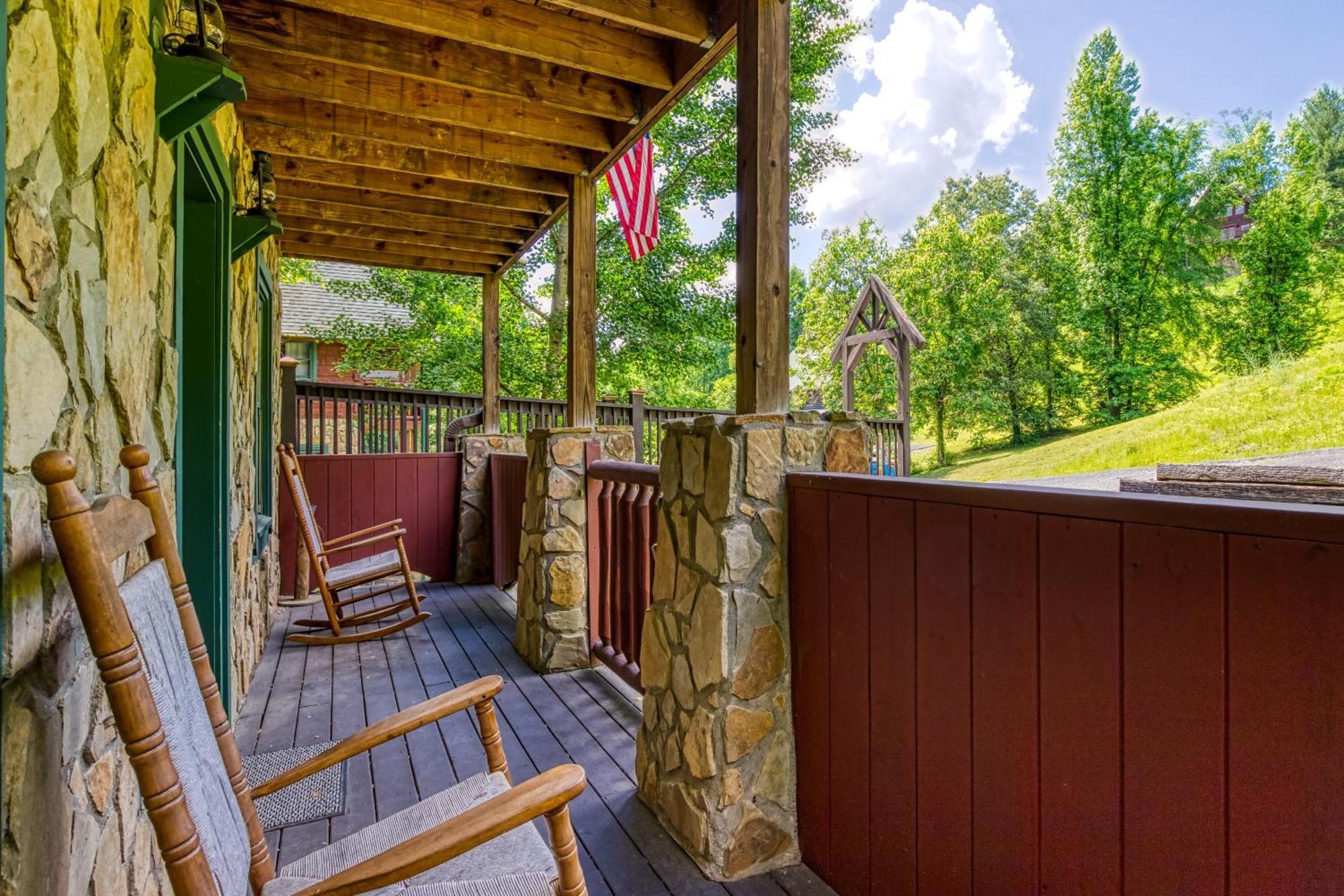 Bridgewood Cabin, Hot Tub, 1089 Of Free Attraction Tickets For Each Paid Day, Dollywood And More! * Pigeon Forge