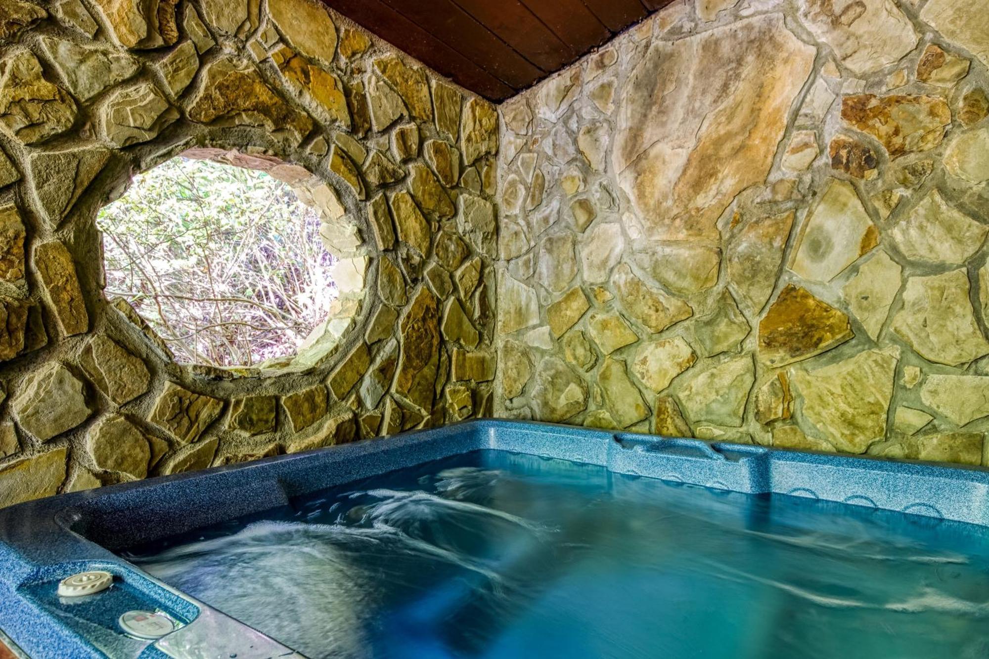 Bridgewood Cabin, Hot Tub, 1089 Of Free Attraction Tickets For Each Paid Day, Dollywood And More! Pigeon Forge