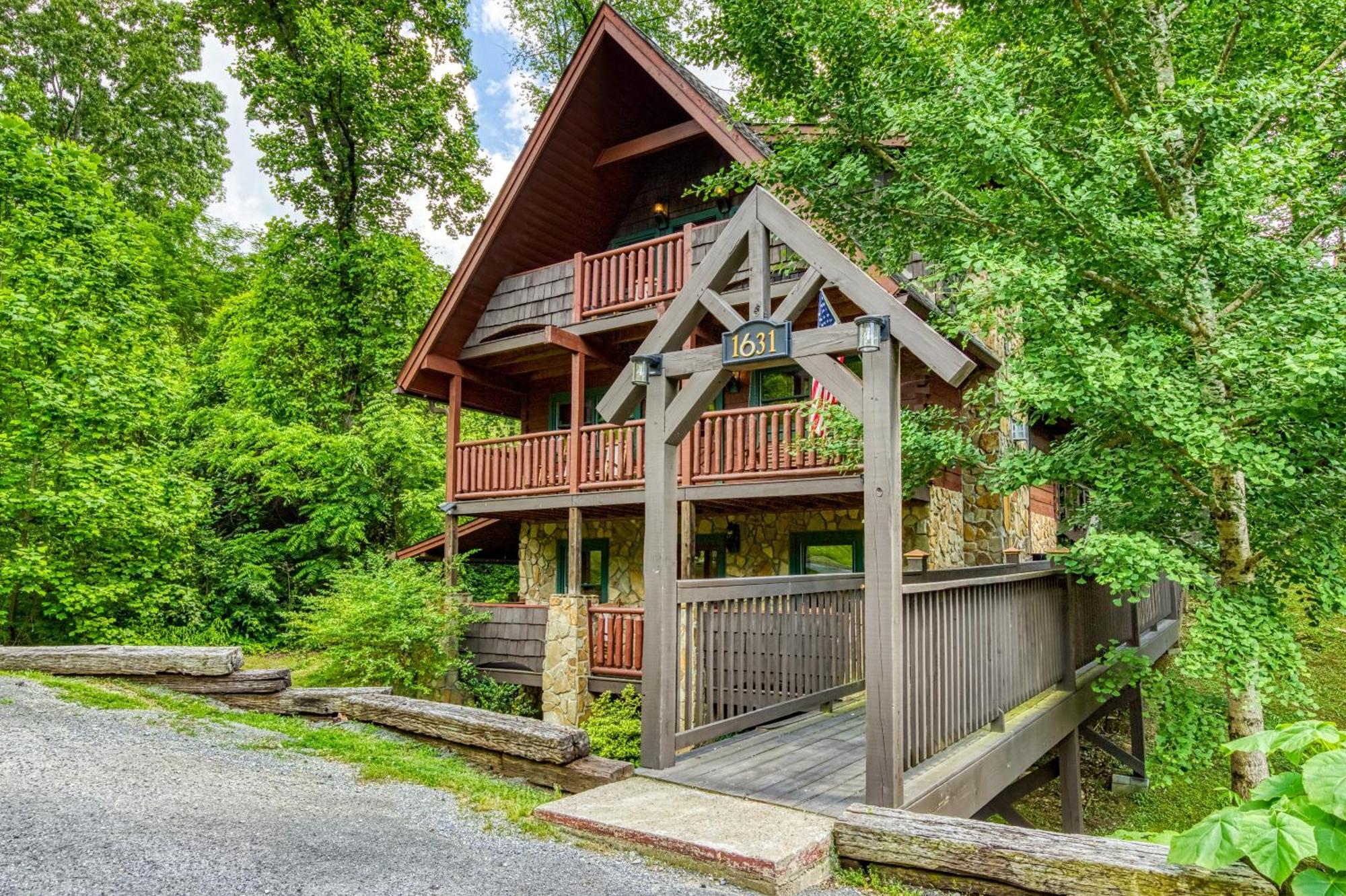 Bridgewood Cabin, Hot Tub, 1089 Of Free Attraction Tickets For Each Paid Day, Dollywood And More! * Pigeon Forge