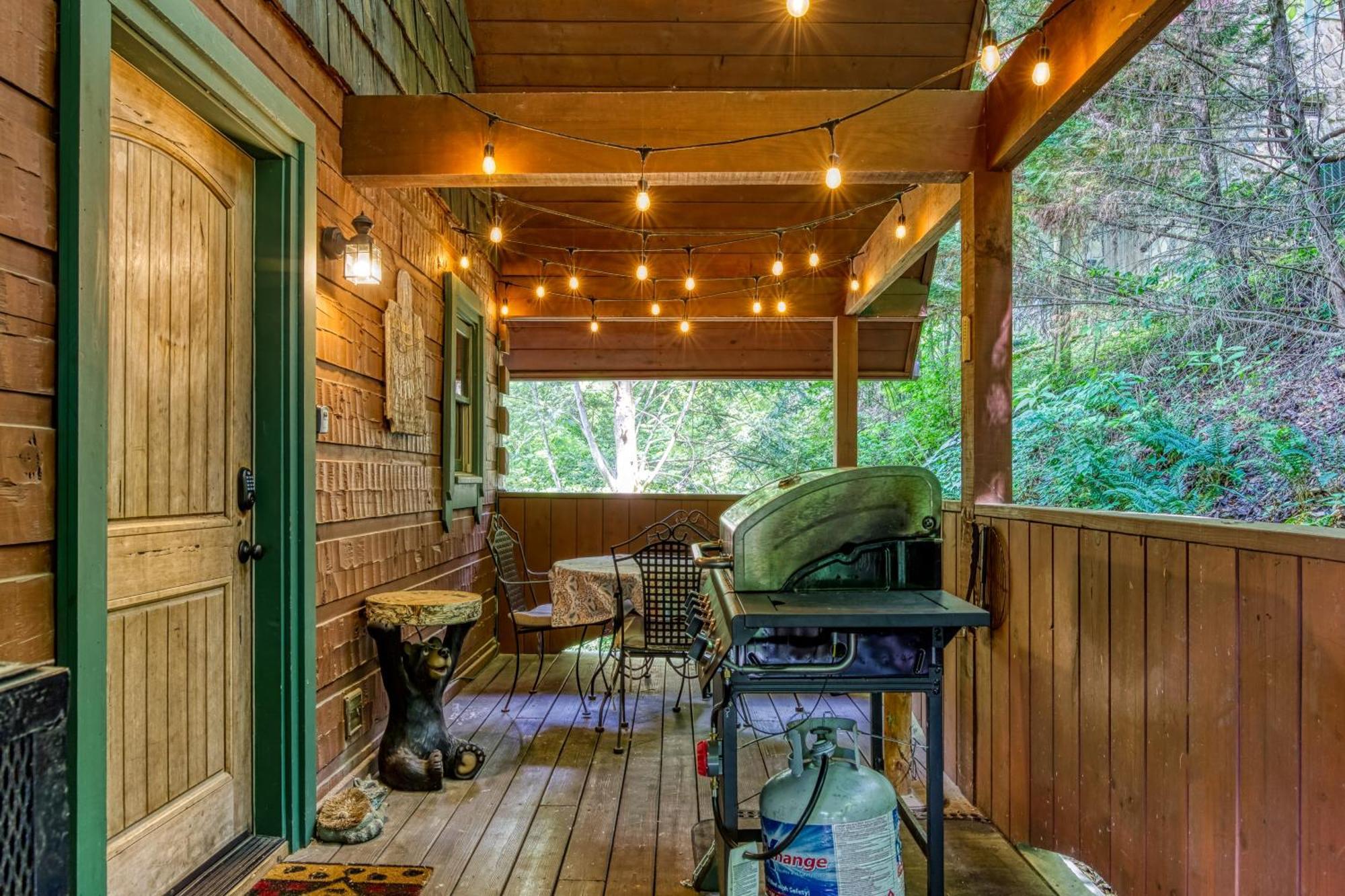 Bridgewood Cabin, Hot Tub, 1089 Of Free Attraction Tickets For Each Paid Day, Dollywood And More! Holiday home *