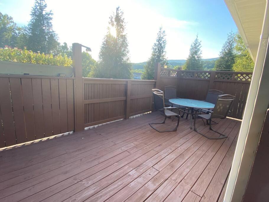 Holiday home Tennessee Time Out - Entire Hot Tub, Creek, No Steep Roads Pigeon Forge