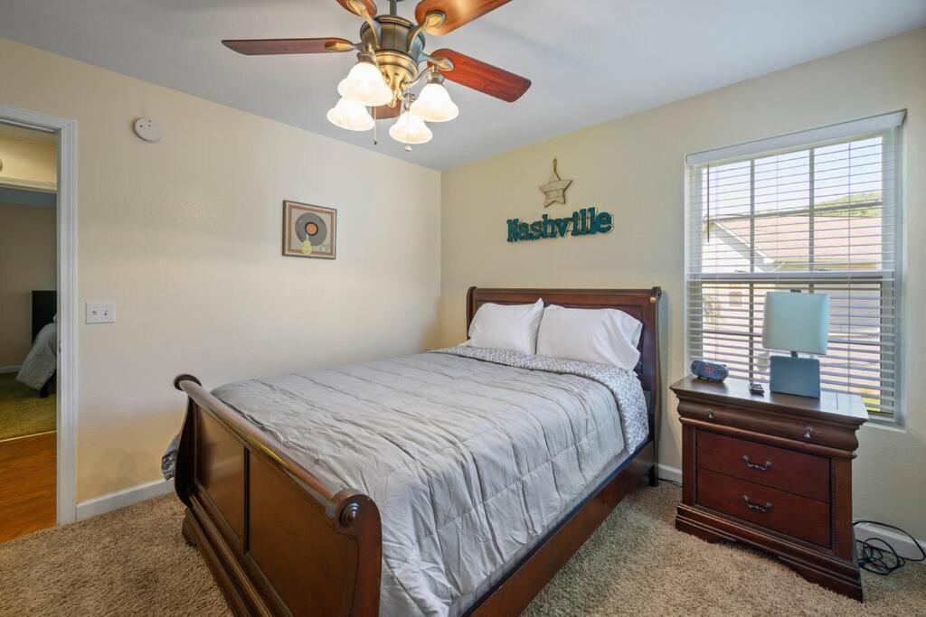 Holiday home Tennessee Time Out - Entire Hot Tub, Creek, No Steep Roads *