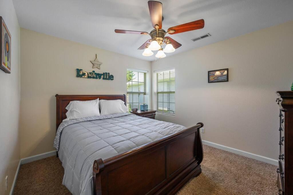Tennessee Time Out - Entire Hot Tub, Creek, No Steep Roads Holiday home *