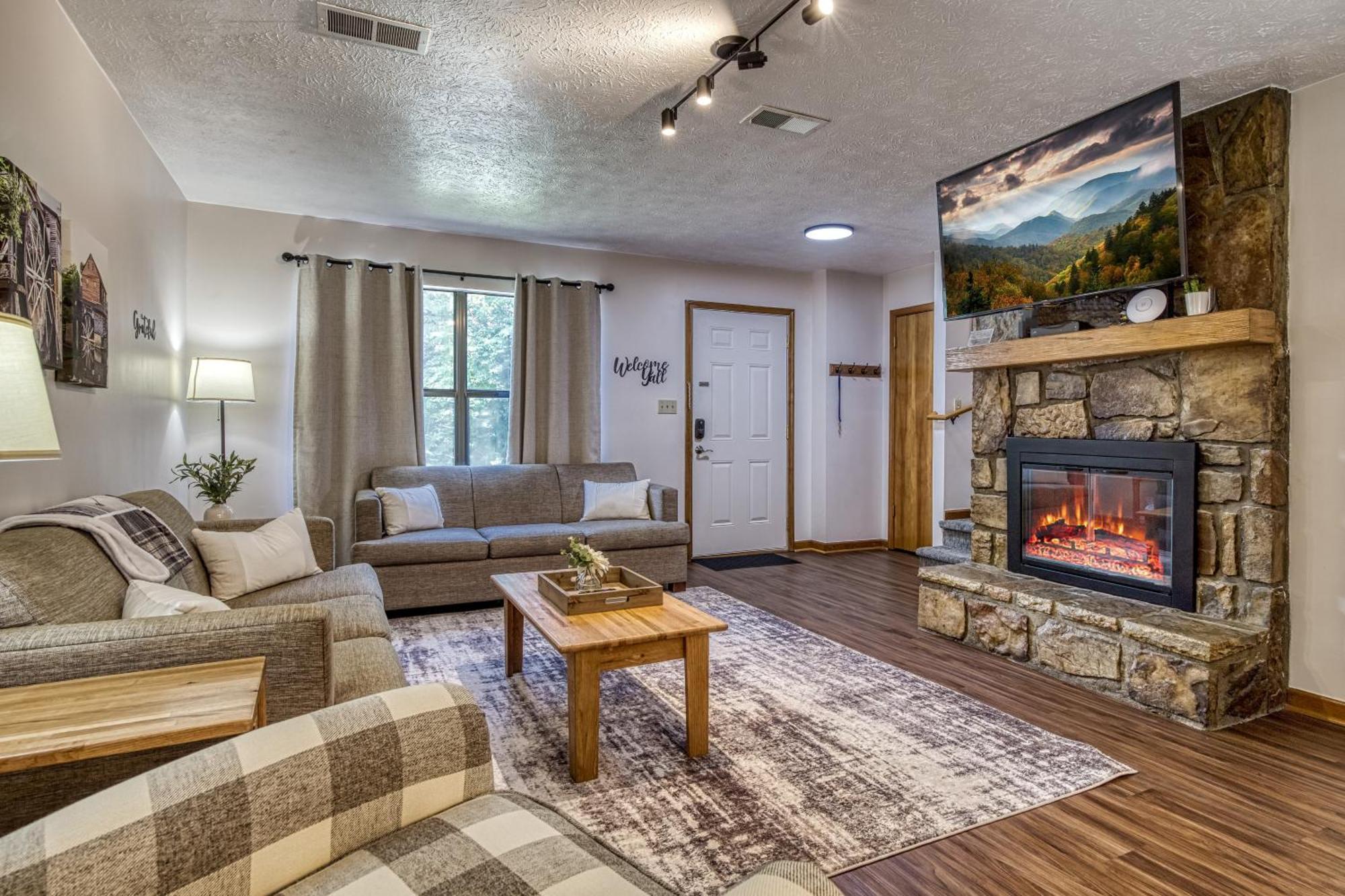 Cozy Bear Hill, Pool, 1089 Of Free Attraction Tickets For Each Paid Day, Dollywood And More! Holiday home