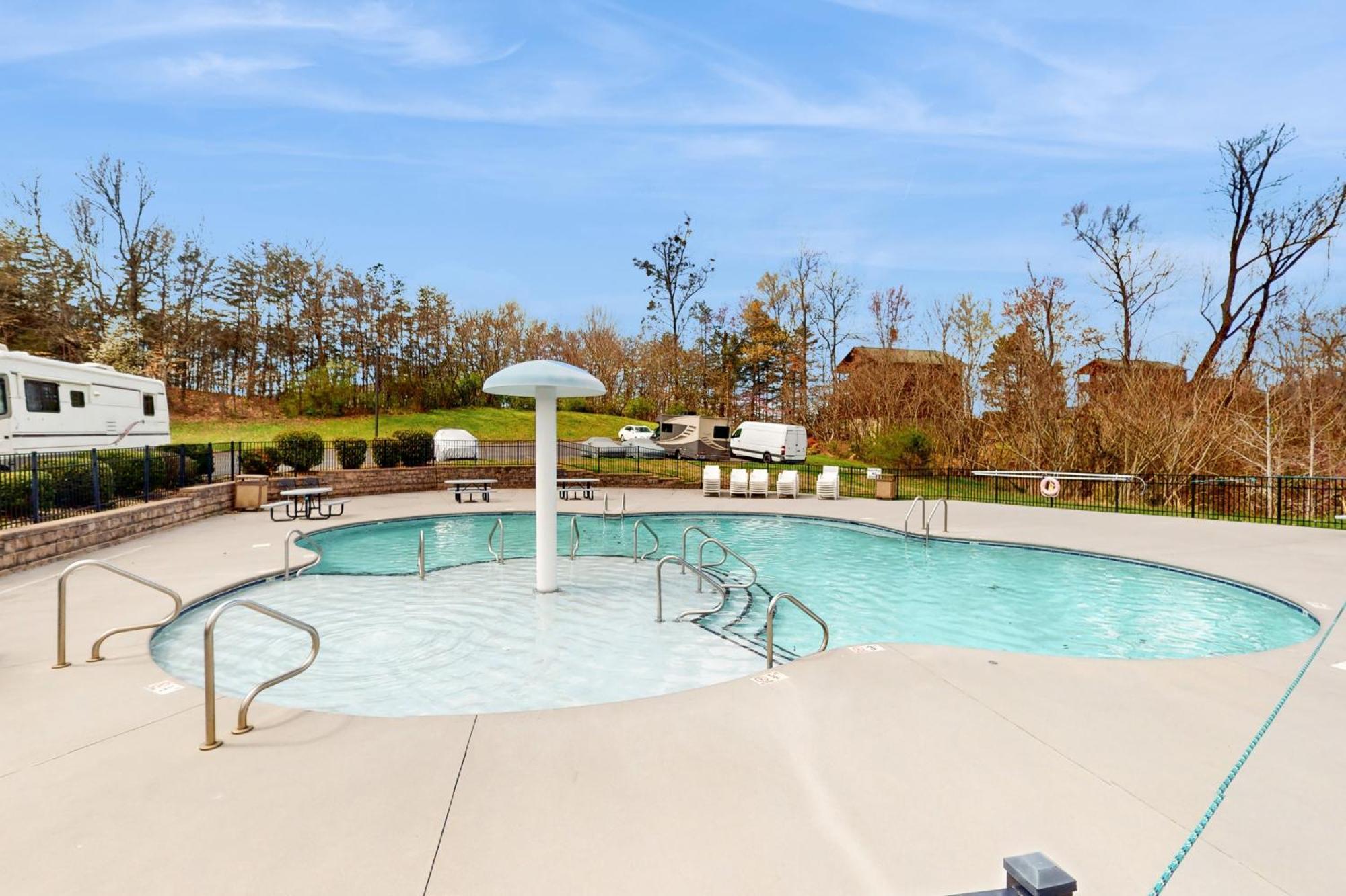 Evergreen Whisper Apartment