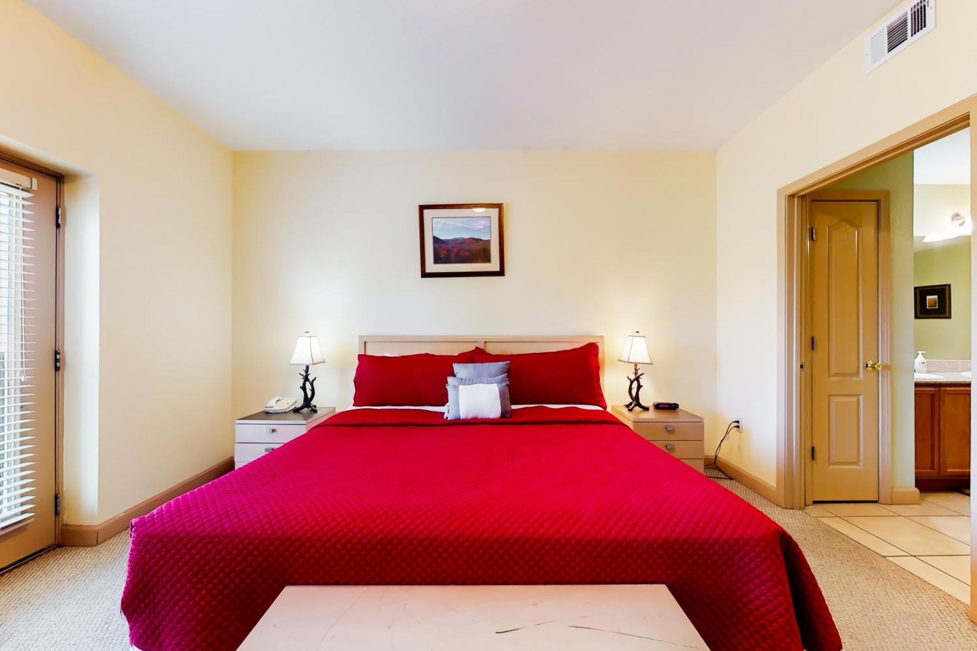 Evergreen Whisper Apartment