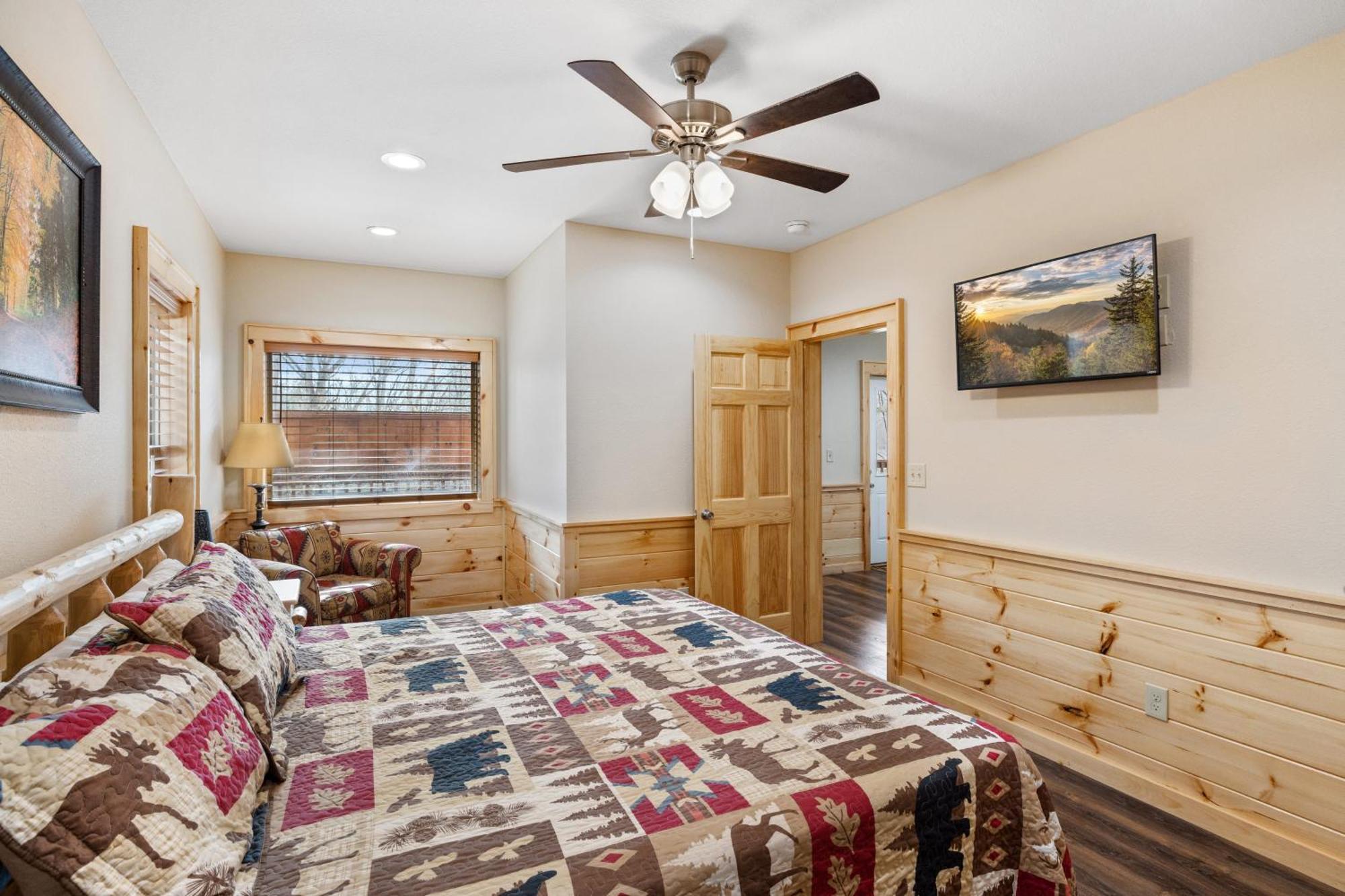 Holiday home Location 2 Bed 2 Bath Brand New Log Located Less Than A Mile From The Strip Pigeon Forge