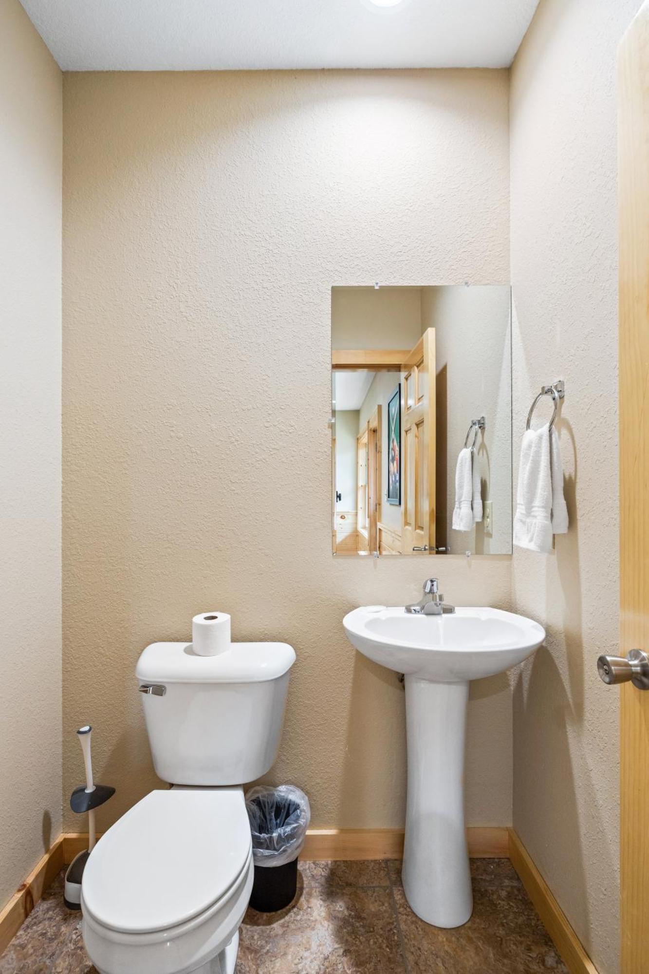 Location 2 Bed 2 Bath Brand New Log Located Less Than A Mile From The Strip Holiday home *