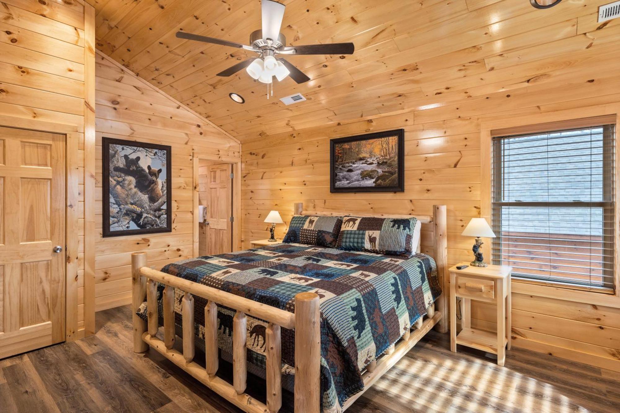Holiday home Location 2 Bed 2 Bath Brand New Log Located Less Than A Mile From The Strip Pigeon Forge