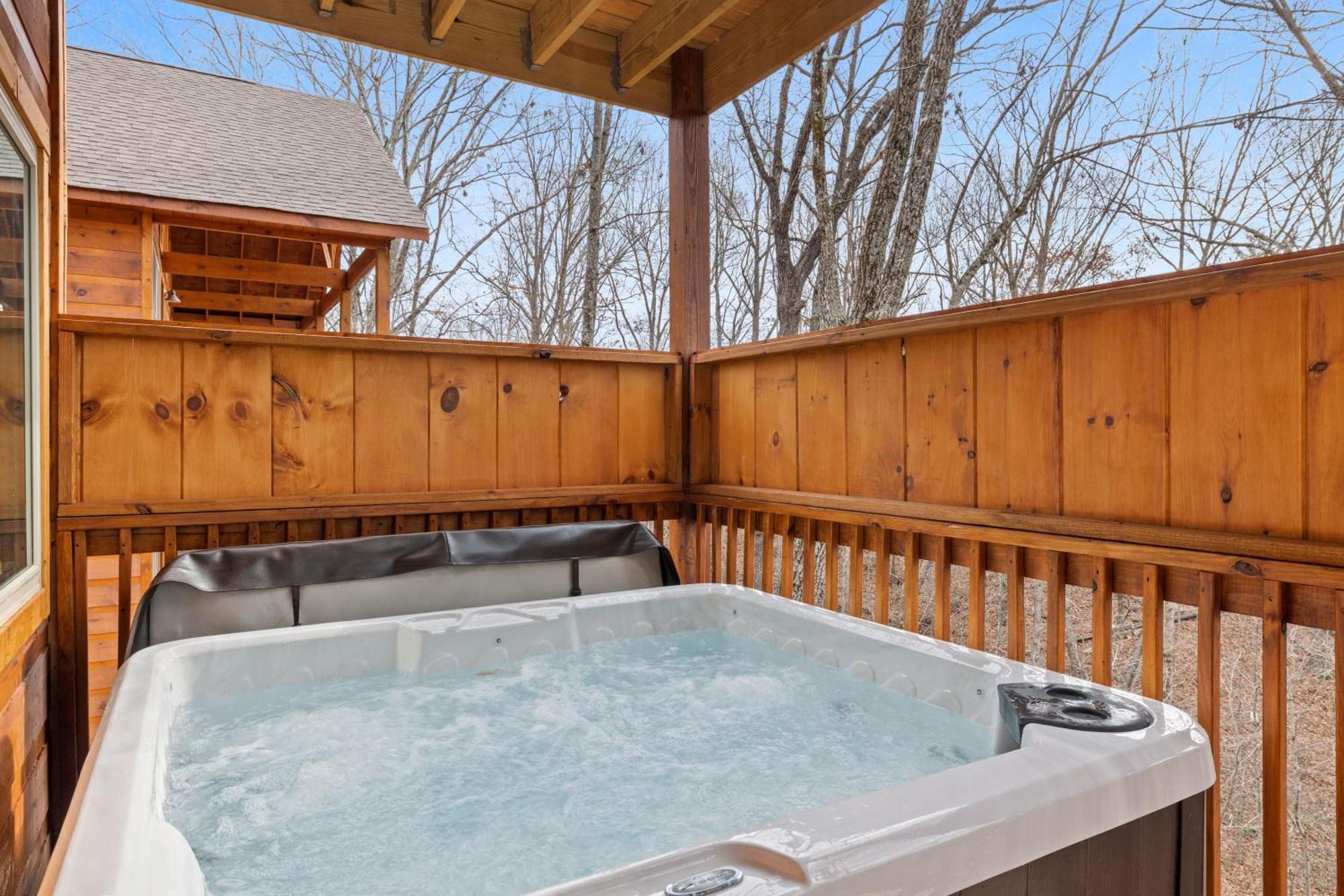 Location 2 Bed 2 Bath Brand New Log Located Less Than A Mile From The Strip * Pigeon Forge