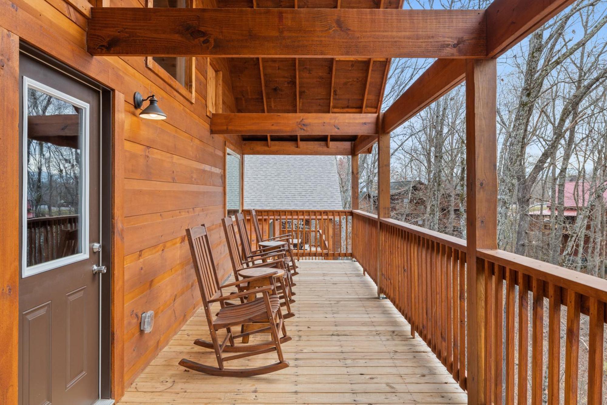 Location 2 Bed 2 Bath Brand New Log Located Less Than A Mile From The Strip Holiday home