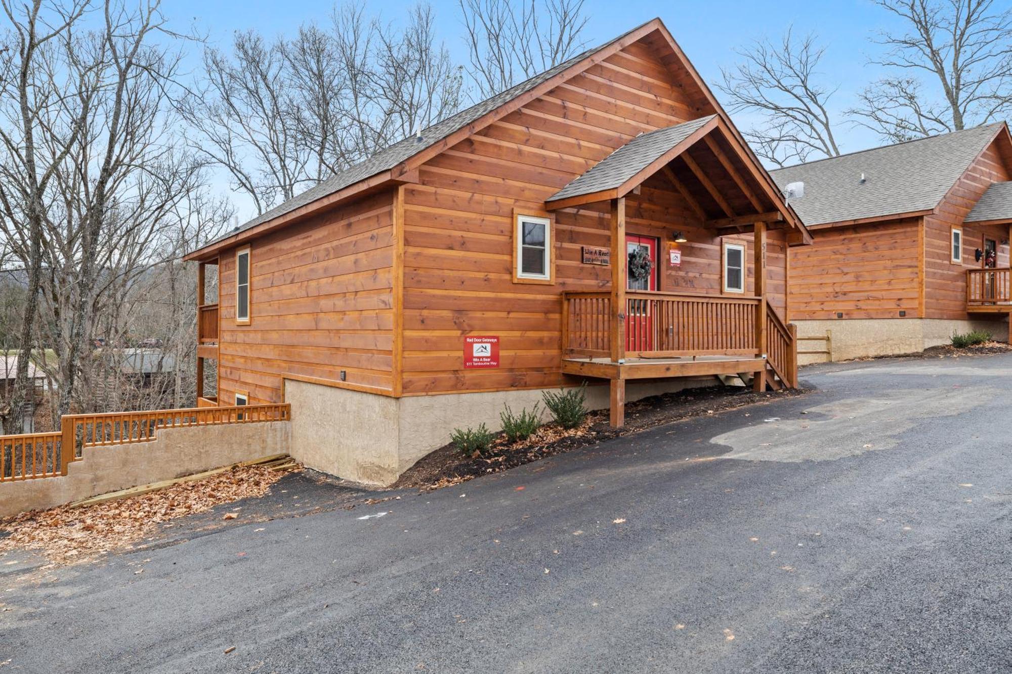 Holiday home Location 2 Bed 2 Bath Brand New Log Located Less Than A Mile From The Strip *