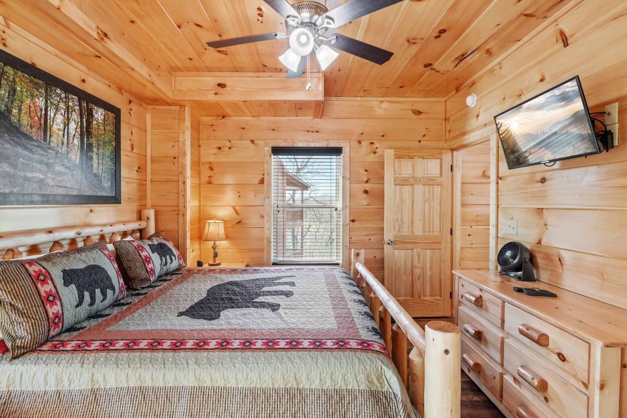 Location 1 Bed 2 Bath New Log Located Less Than A Mile From The Strip Pigeon Forge