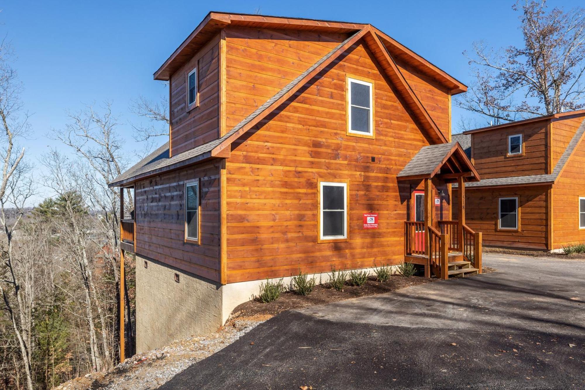 Location 1 Bed 2 Bath New Log Located Less Than A Mile From The Strip