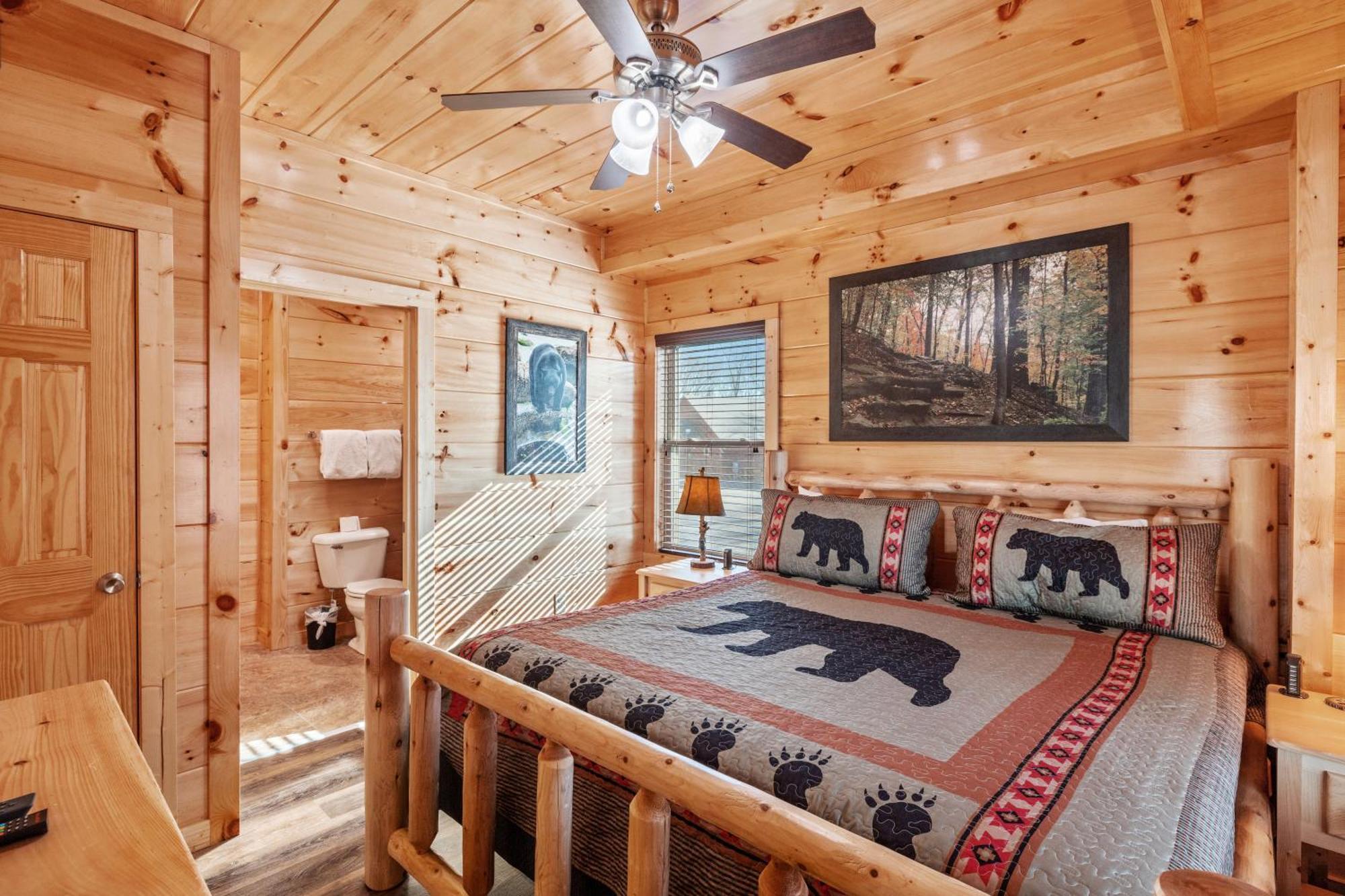Holiday home Location 1 Bed 2 Bath New Log Located Less Than A Mile From The Strip