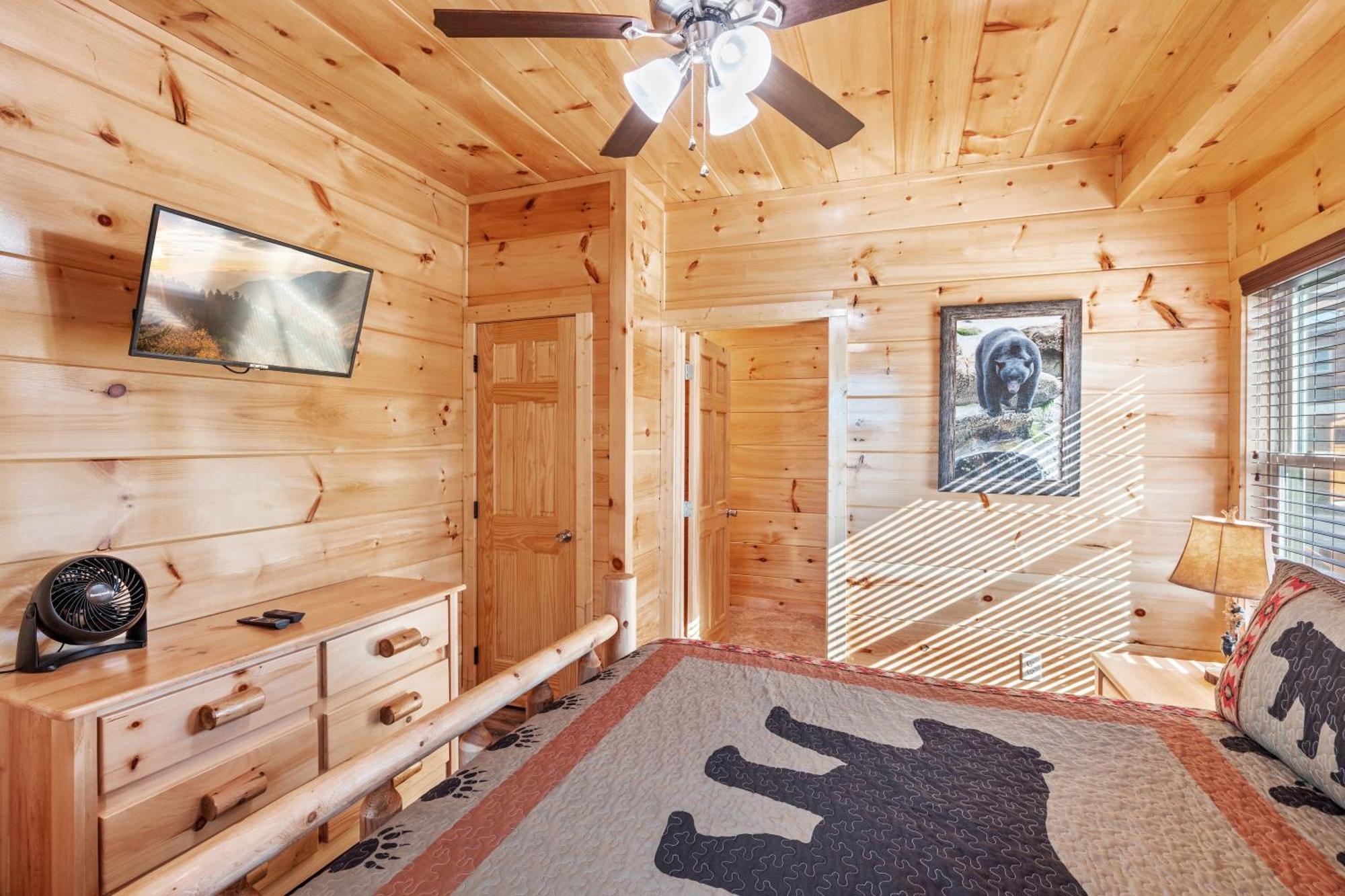 Location 1 Bed 2 Bath New Log Located Less Than A Mile From The Strip Pigeon Forge