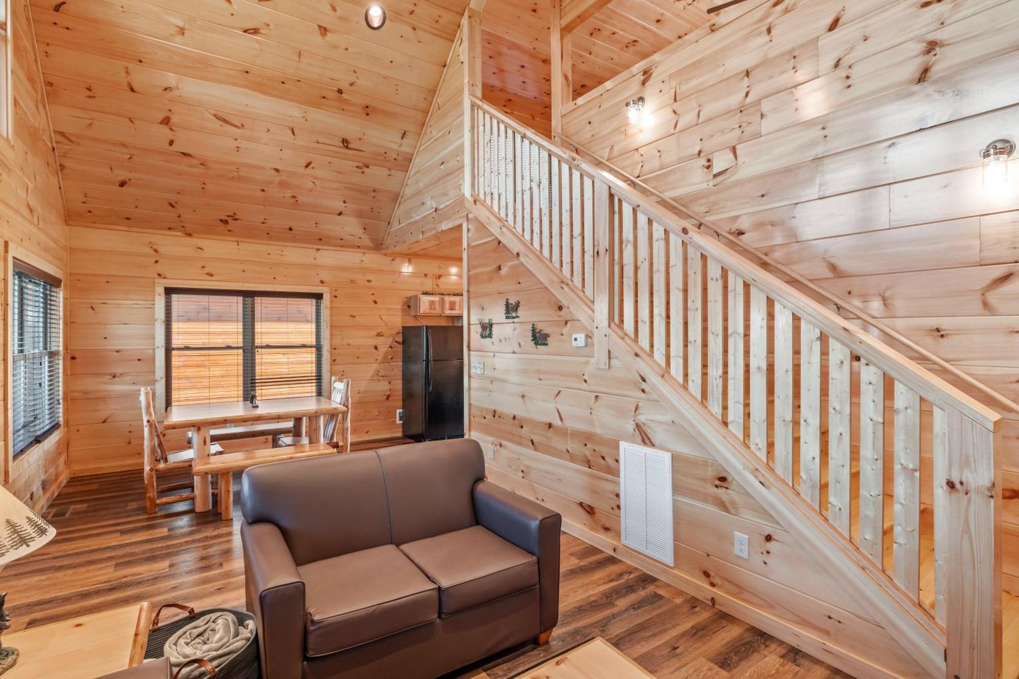 Location 1 Bed 2 Bath New Log Located Less Than A Mile From The Strip * Pigeon Forge