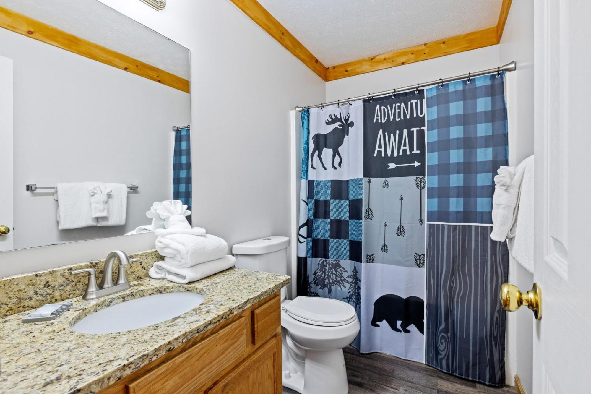 Lucky Charm Is An Inviting 3 Bedroom Retreat Nestled In The Woods Minutes From The Pkwy! * Pigeon Forge