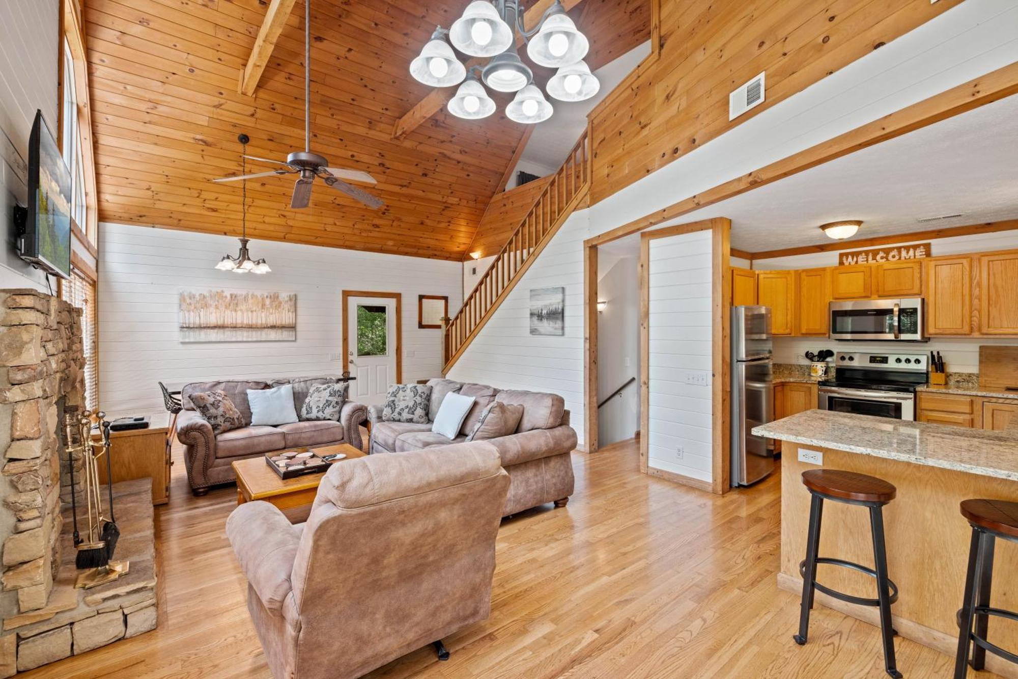 Lucky Charm Is An Inviting 3 Bedroom Retreat Nestled In The Woods Minutes From The Pkwy! * Pigeon Forge