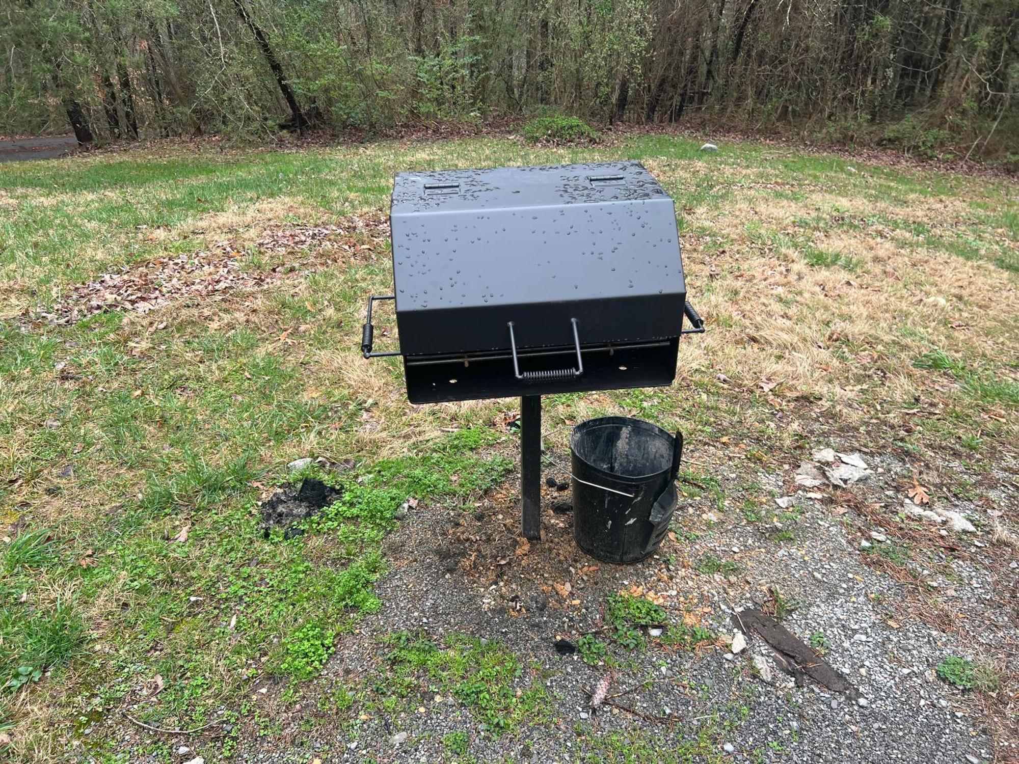 Lucky Charm Is An Inviting 3 Bedroom Retreat Nestled In The Woods Minutes From The Pkwy! Pigeon Forge
