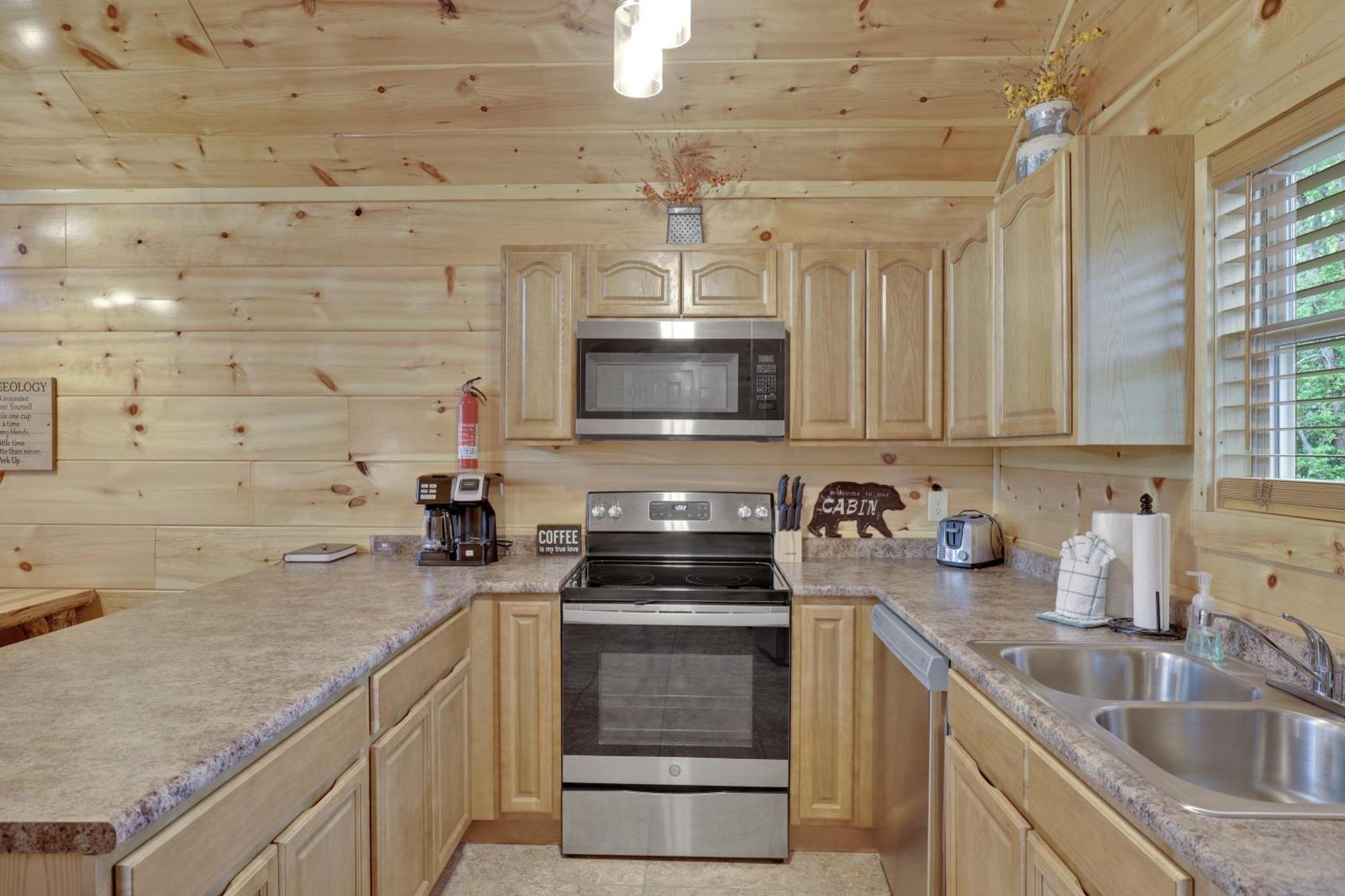 Location Are My Sunshine Is A 2 Bed 2 Bath Brand New Log In The Heart Of Holiday home *